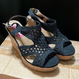 LIKE NEW POP Wedge Heel Sandals